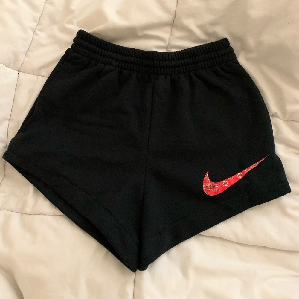 HIGH WAIST NIKE SWEAT SHORTS